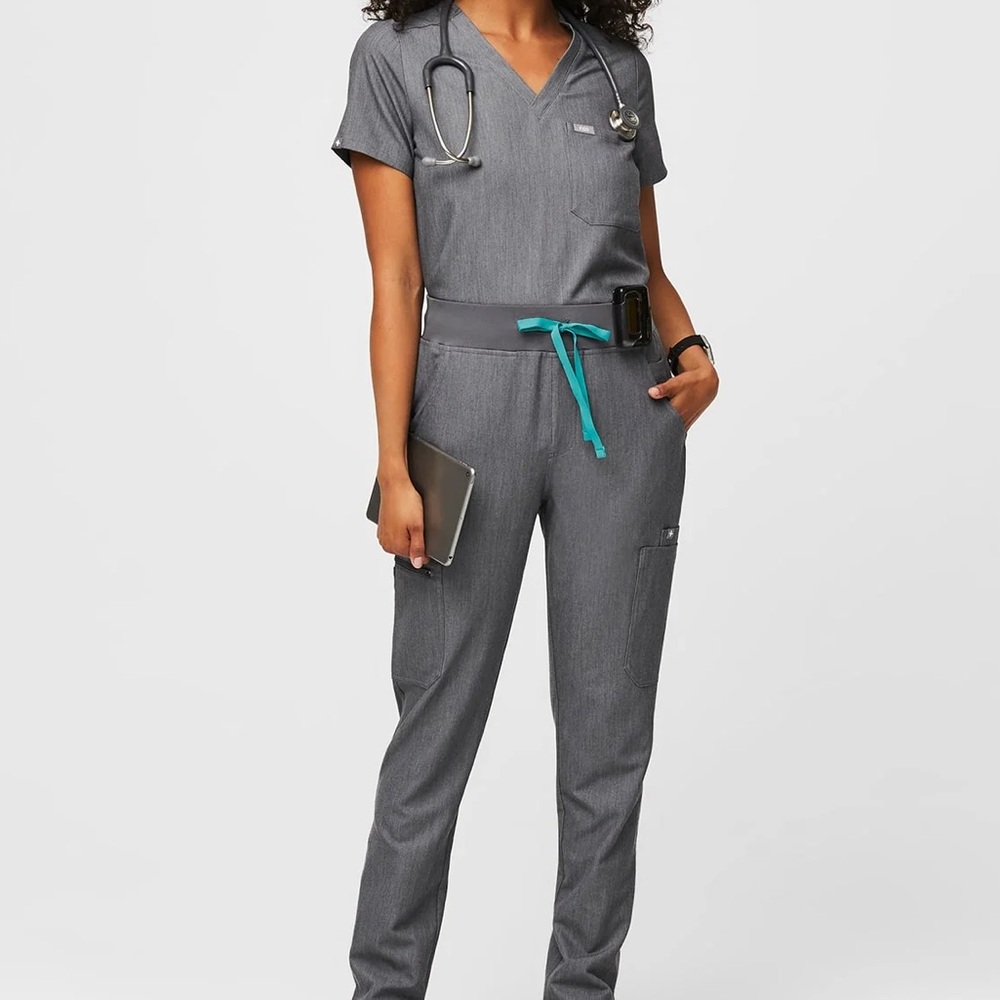 FIGS scrub set